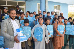 یونیسف به 40هزار دانشآموز لوگری مواد درسی کمک کرد