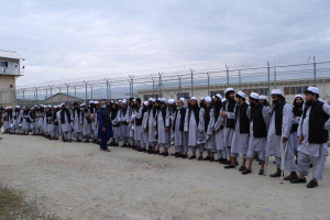 برای سومین بار باز هم 100 طالب از زندان بگرام رها شدند