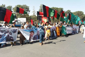 گسترش اعتراضات هوادران جنرال دوستم به مناطق غرب کشور