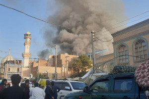 هرات؛ مهار آتش‌سوزی در یک مارکیت تجارتی 