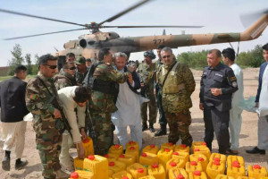 ارتش ملی به متضررین سیلاب ها در بلخ کمک کرد