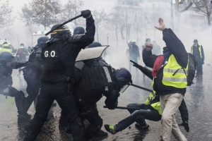 بازداشت نزدیک به ۵۰۰ معترض در فرانسه