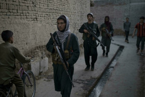 بازرسی مردم از سوی نیروهای طالبان با لباس شخصی منع شد