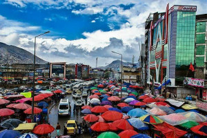 دست فروشان عامل ایجاد ازدحام ترافیکی در شهر کابل هستند