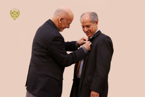 غنی به مشاور وزارت تحصیلات عالی مدال عالی دولتی اهدا کرد