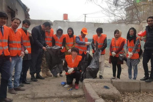 شماری از جوانان در کابل به صفایی شهر پرداختند