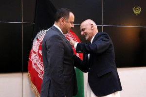 واکنش امرالله صالح به توزیع مدال از سوی غنی