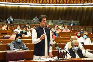 پارلمان پاکستان در مورد برکناری عمران خان رای‌گیری می‌کند