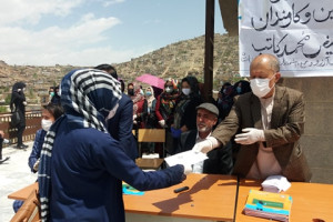 269 تن از معلمین کابل کمک نقدی دریافت کردند