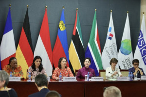 وزیران خارجه شش کشور خواستار مشارکت معنادار زنان در افغانستان شدند