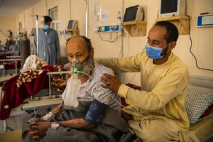 کرونا در افغانستان جان 7 هزار و 685 نفر را گرفته است