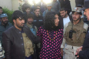 بازداشت یک مهاجم انتحاری با لباس زنانه در لغمان