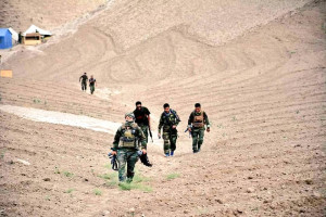 گزارش 300 سرباز در محاصرۀ طالبان جنجال برانگیز شد