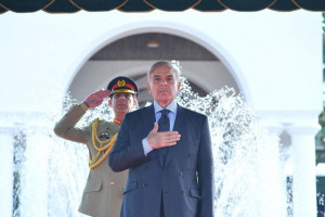 نخست‌وزیر پاکستان به قطر رفت