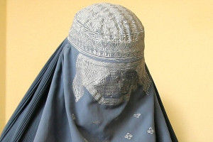 طالبان یک زن جوان را گردن زد