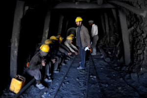 بی سرنوشتی پیمان کاران؛ استخراج غیرقانونی ذغال سنگ را افزایش داده است