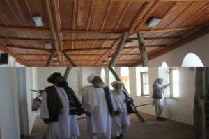 اولین مسجدِ غزنی درحال فروریزی قرار دارد