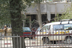 نمایندگی کابل بانک در چهارراهی صحت عامه؛ هدف حمله انتحاری قرار گرفت