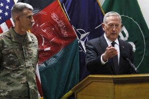 امریکا بر سر دوراهی؛ جنگ افغانستان خاتمه یابد یا خیر؟
