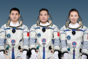 فضانوردان چینی پس از شش ماه به زمین برگشتند