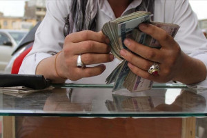 دستپاچگی طالبان برای جلوگیری از سقوط پول افغانی در برابر دالر