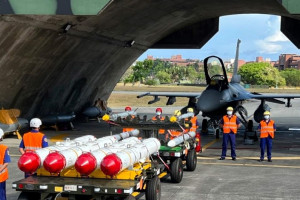تایوان از جنگنده «اف ۱۶ وی» رونمایی کرد