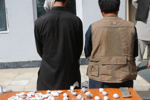 بازداشت دو قاچاق‌بر مواد مخدر در فرودگاه مزارشریف