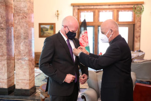 رییس جمهور غنی به سفیر کانادا در کابل مدال تفویض کرد