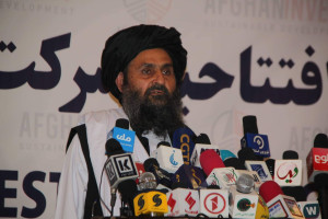 ملا برادر: افغانستان را از وضعیت بد اقتصادی نجات می‌دهیم