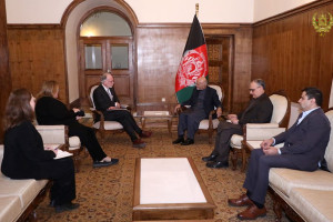 دیدار اشرف غنی با شارژدافیر جدید سفارت امریکا در کابل