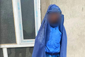 بازداشت یک دزد حرفوی با پوشش زنانه در کابل