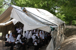 معلمان افغانستان هنوز هم زیر خیمه‌ها تدریس می کنند