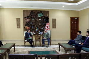 رییس-اجراییه-با-سفیر-امریکا-در-کابل-ملاقات-نمود