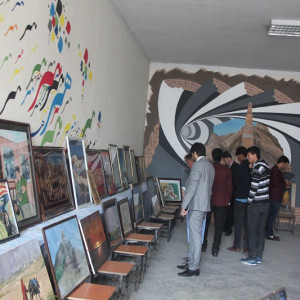 نمایشگاه-سالانه-انستیتیوت-هنرهای-زیبا-و-صنایع-دستی-در-کابل-برگزار-شد-تصویر