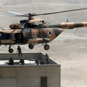 قزاقستان-هلیکوپترهای-افغانستان-را-ترمیم-می-کند