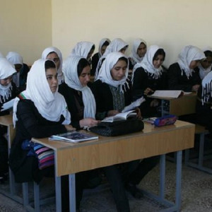 آرمان‌های-دختران-دانش-آموز-در-افغانستان-سرکوب-می‌شود
