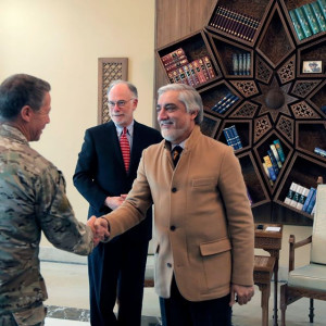 دیدار-عبدالله-با-نماینده-سرمنشی-سازمان-ملل-و-سفیر-امریکا-در-کابل