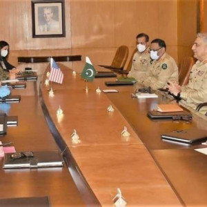 چانه‌زنی-خلیل‌زاد-با-فرمانده-ارتش-پاکستان