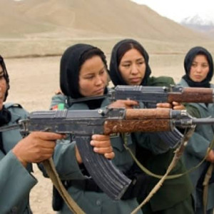 کمک-۱۰-میلیون-دالری-امریکا-به-زنان-افغان-در-صفوف-پولیس