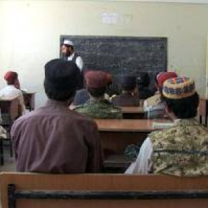 طالبان-روی-تجدید-نصاب-تعلیمی-مکاتب-کار-می‌کنند