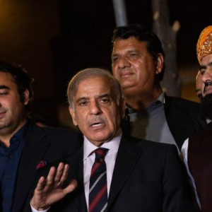 نخست‌وزیر-پاکستان-ذغال-سنگ-افغانستان-با-کلدار-خریداری-شود