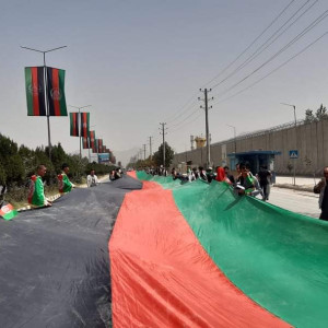 پرچم-۱۵۰-متری-کشور-در-شهر-کابل-به-اهتزاز-درآمد
