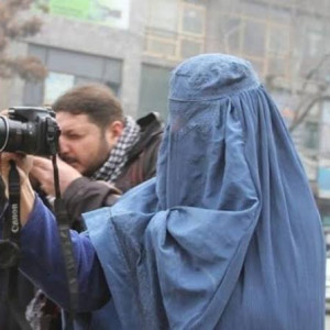 طالبان-با-مقرره‌های-نالازم-مانع-کار-زنان-می‌شوند