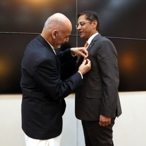 رییس-جمهور-غنی-به-سفیر-هند-در-کابل-مدال-اعطا-کرد