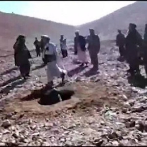 نقض-حقوق-بشر؛-گروه-طالبان-یک-دختر-را-در-غور-سنگسار-کرد
