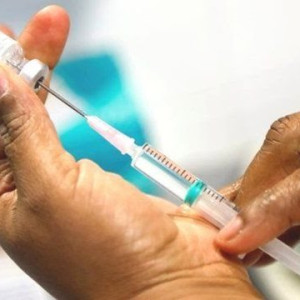شش-ماه-بعد؛-نخستین-محمولۀ-واکسن-کرونا-وارد-افغانستان-می‌شود