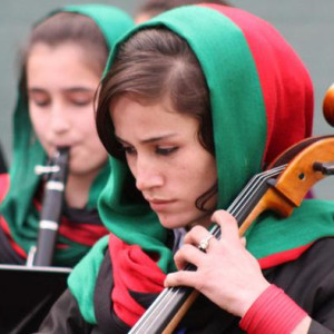 آرکستر-زنان-افغانستان-برای-نخستین-بار-در-مجمع-جهانی-اقتصاد؛-موسیقی-اجرا-میکند