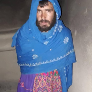 دستگیری-یک-طالب-مسلح-با-پوشش-زنانه-در-غزنی