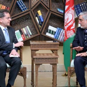 عبدالله-و-سفیر-اتحادیه-اروپا-در-مورد-صلح-گفتگو-کردند