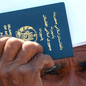 حکومت-طالبان-به-افراد-بالای-۱۵-سال-پاسپورت-۱۰-ساله-می‌دهد